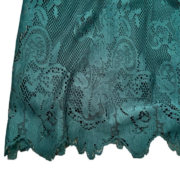 Alice Blue Small Filbert Lace Overlay Blouse Top Keyhole Button Neck Back BC - Picture 7 of 10